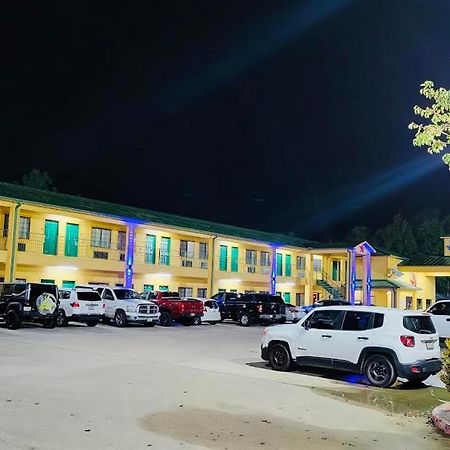Scottish Inn & Suites Hankamer Экстерьер фото