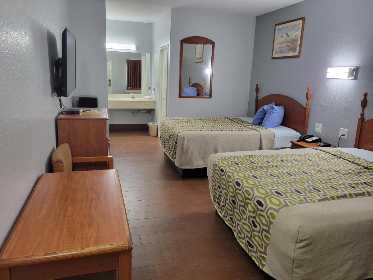 Scottish Inn & Suites Hankamer Экстерьер фото