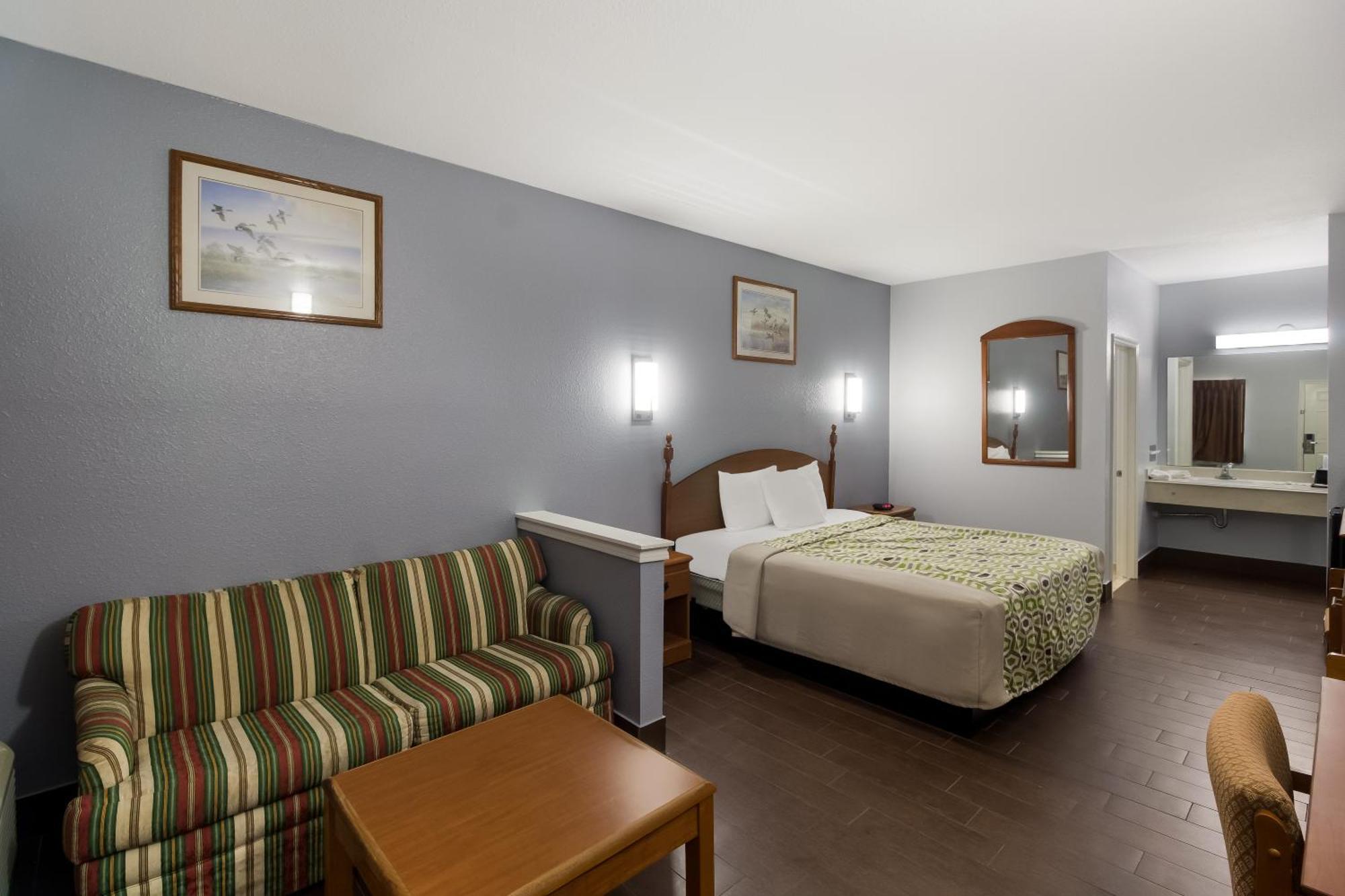 Scottish Inn & Suites Hankamer Экстерьер фото