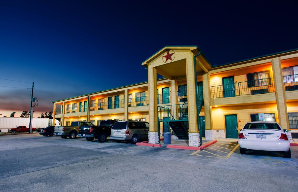 Scottish Inn & Suites Hankamer Экстерьер фото